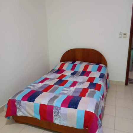 Estudio En El Centro De Asunción Esterno foto