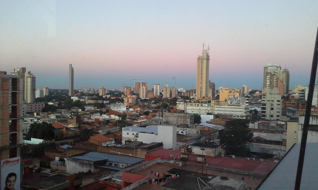 Estudio En El Centro De Asunción Esterno foto