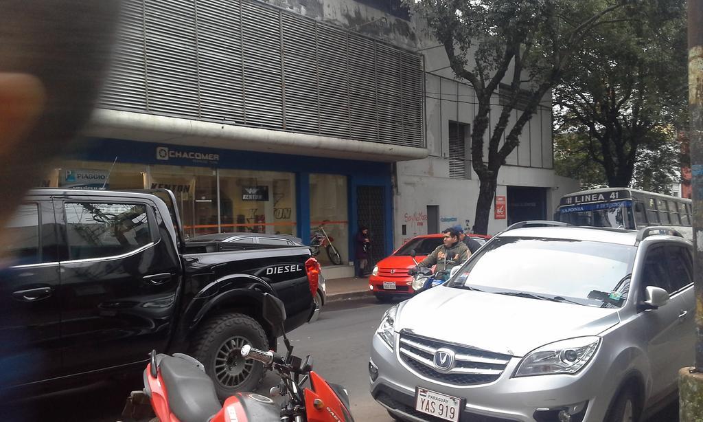 Estudio En El Centro De Asunción Esterno foto