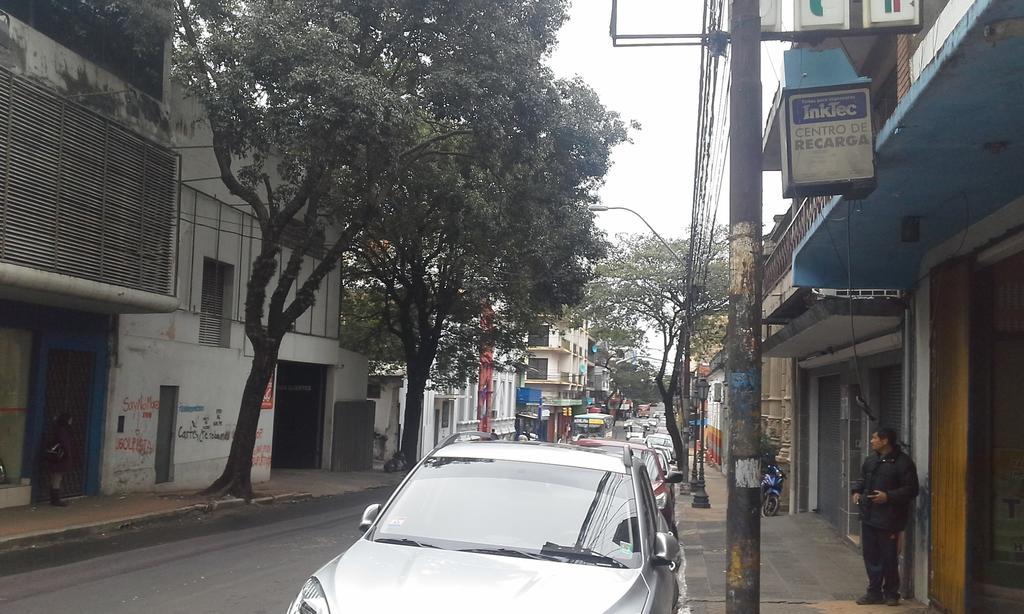 Estudio En El Centro De Asunción Esterno foto